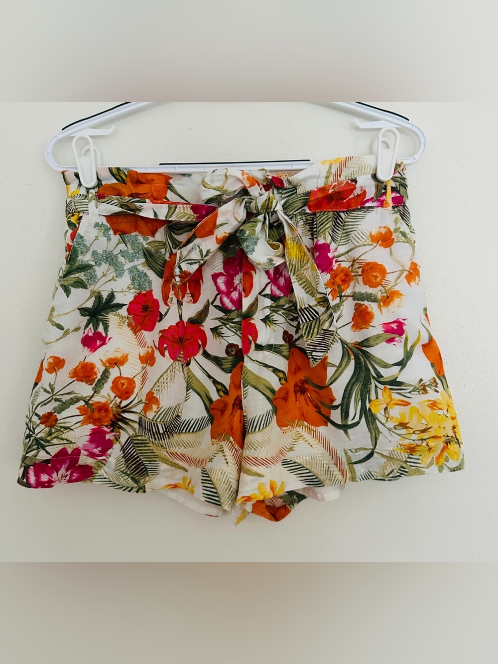 Chelsea & Violet Floral High Rise Paperbag Shorts Sz 6 Tie Waist Tropical